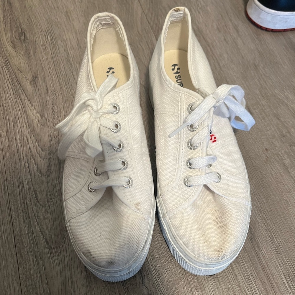 White platform supergas